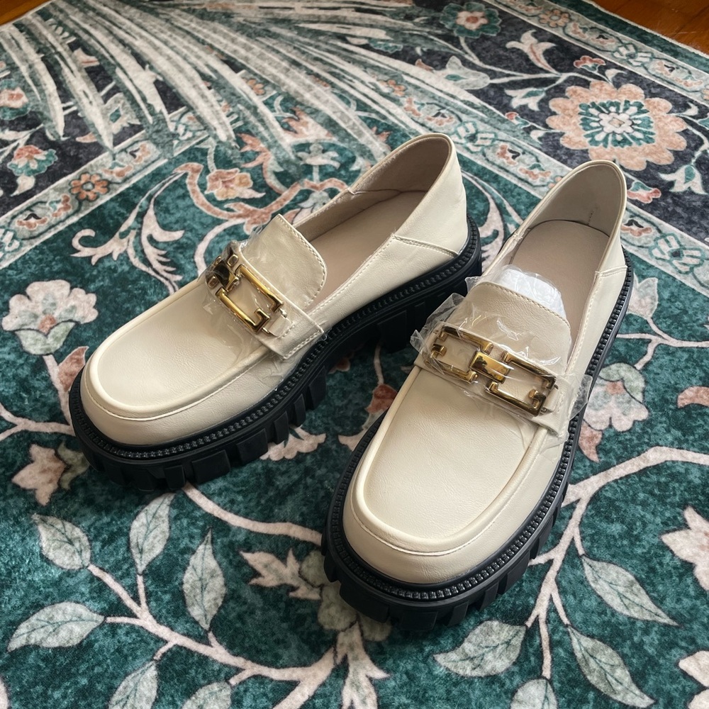 New/Never Worn Elegant Cream Loafers with Gold Accent - Picture 2 of 4
